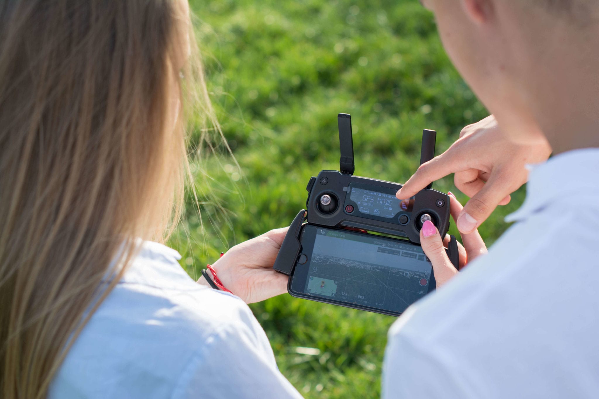 Paprasti patarimai pradedantiesiems, kaip išmokti valdyti droną